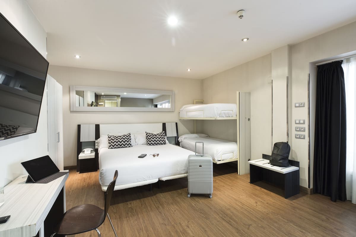 1 bedroom, in-room safe, desk, blackout curtains