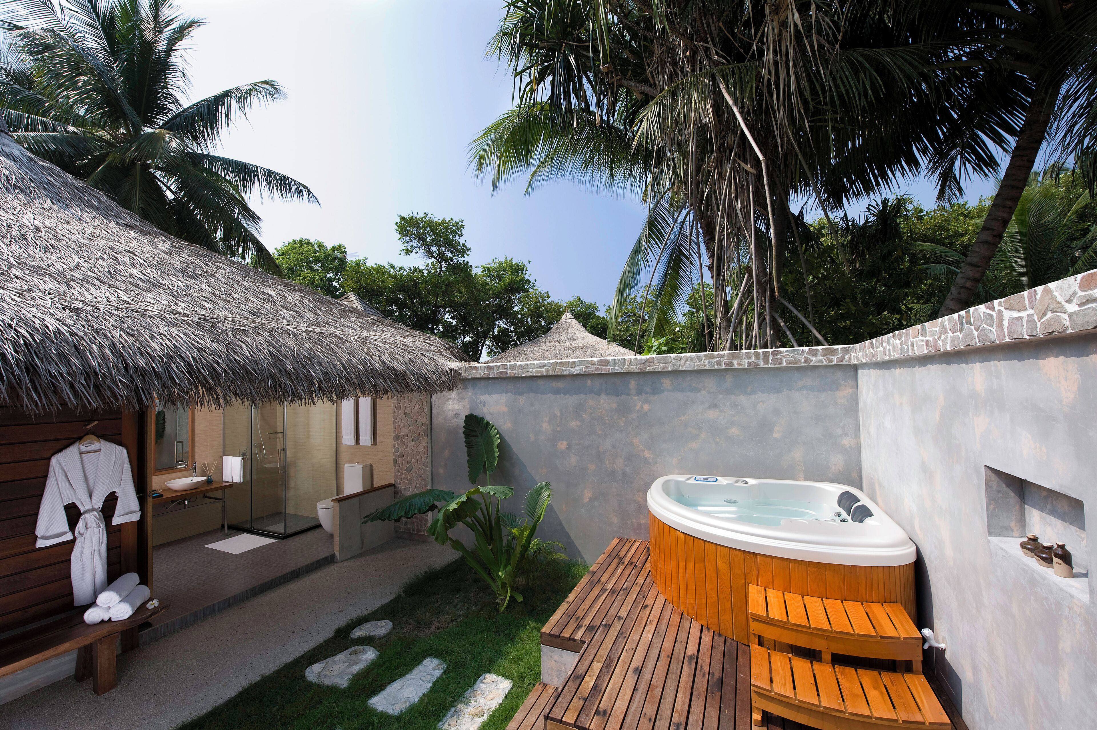 Outdoor spa tub