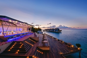 12 restaurants, serveren lunch, diner, visgerechten