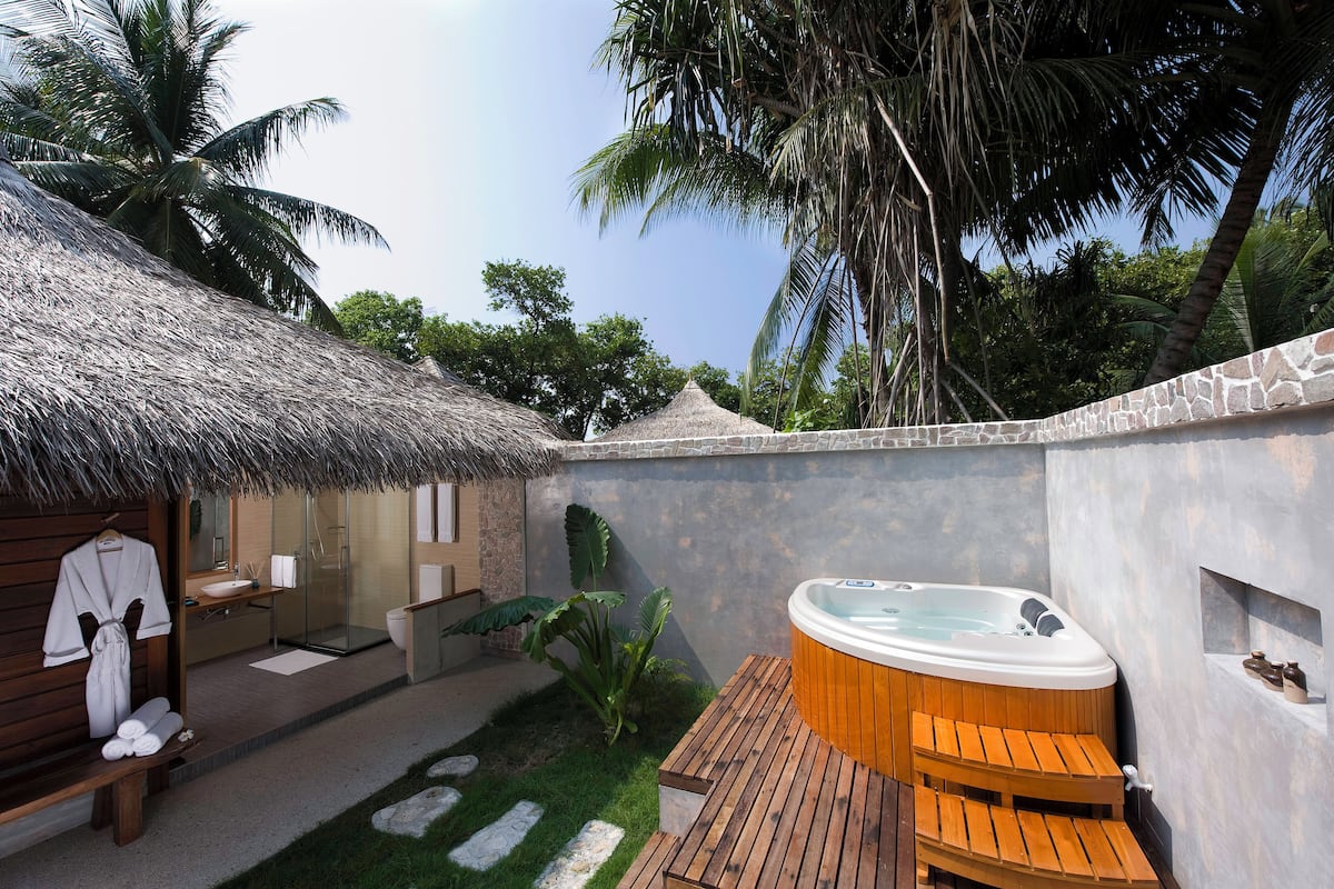 Bañera de hidromasaje exterior