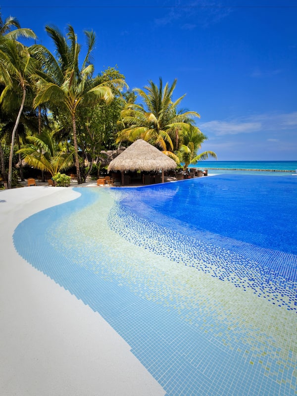 2 outdoor pools, pool umbrellas, sun loungers