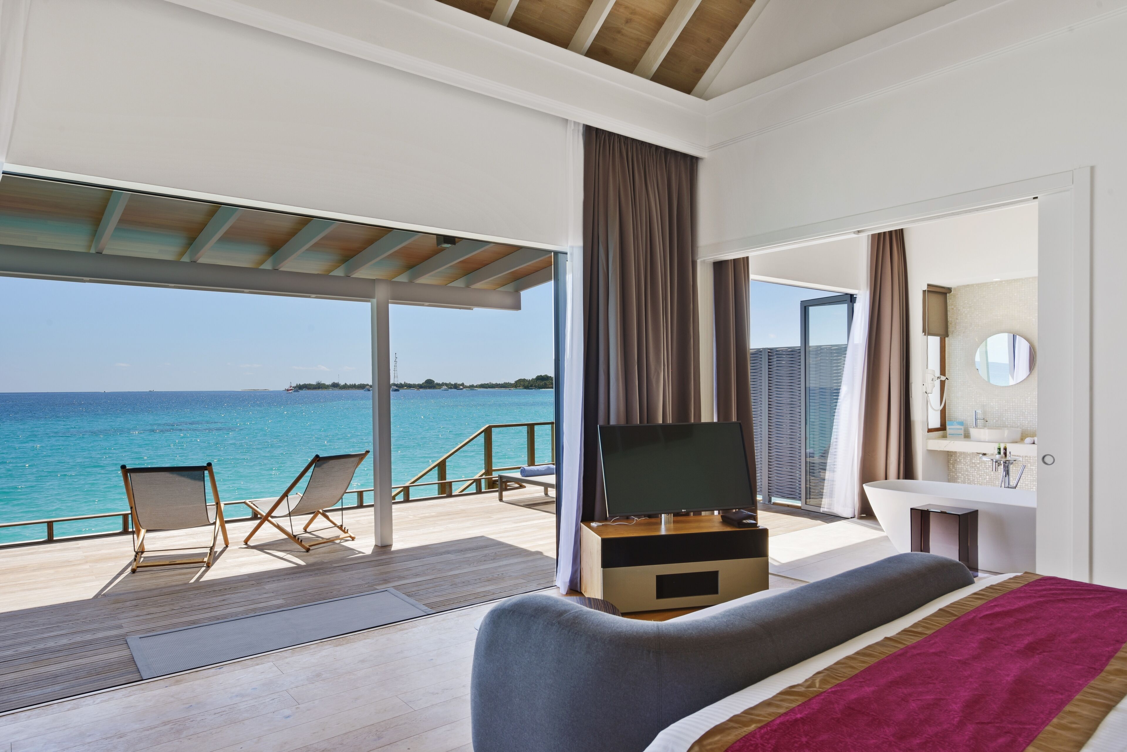 combined shower/bathtub, deep-soaking bathtub, rainfall showerhead