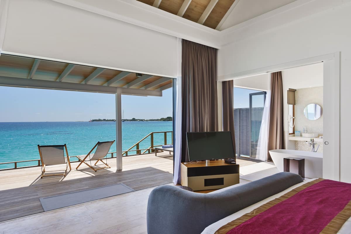 combined shower/bathtub, deep-soaking bathtub, rainfall showerhead