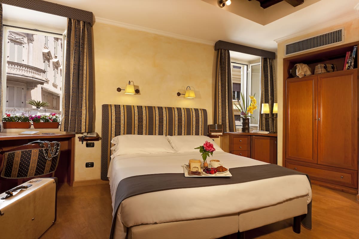 Minibar, in-room safe, soundproofing, free WiFi