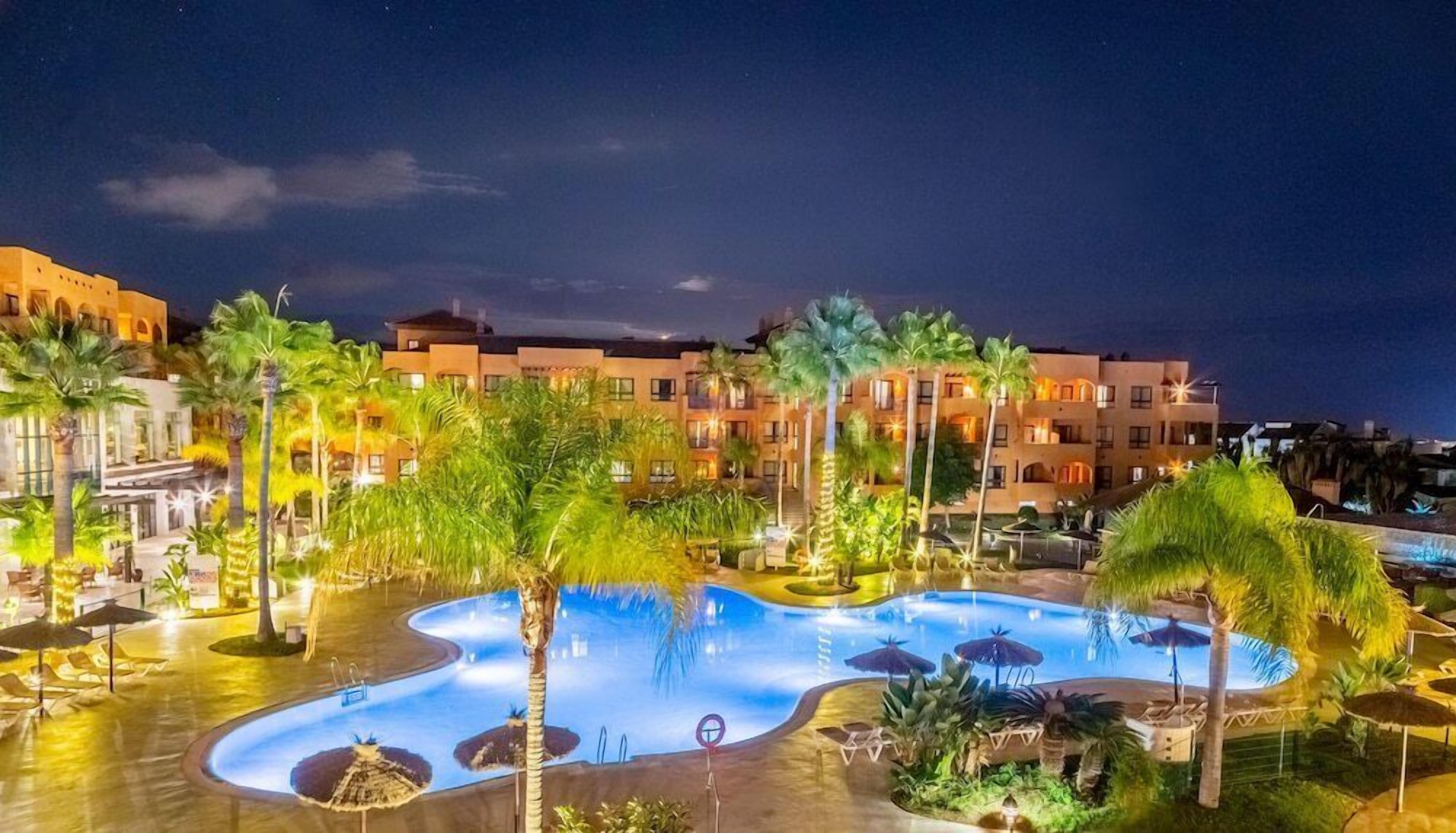 야외 수영장, 수영장 파라솔