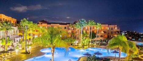 Outdoor pool, pool umbrellas