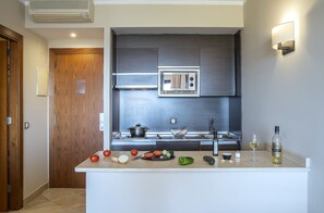 Fridge, microwave, cookware/dishes/utensils - Pierre & Vacances Estepona (Benahavis)