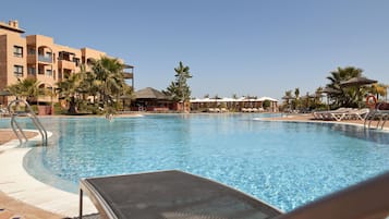 Outdoor pool, pool umbrellas