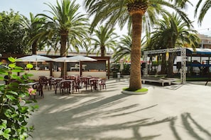Breakfast, lunch and dinner served - Port Denia Hotel (Denia)