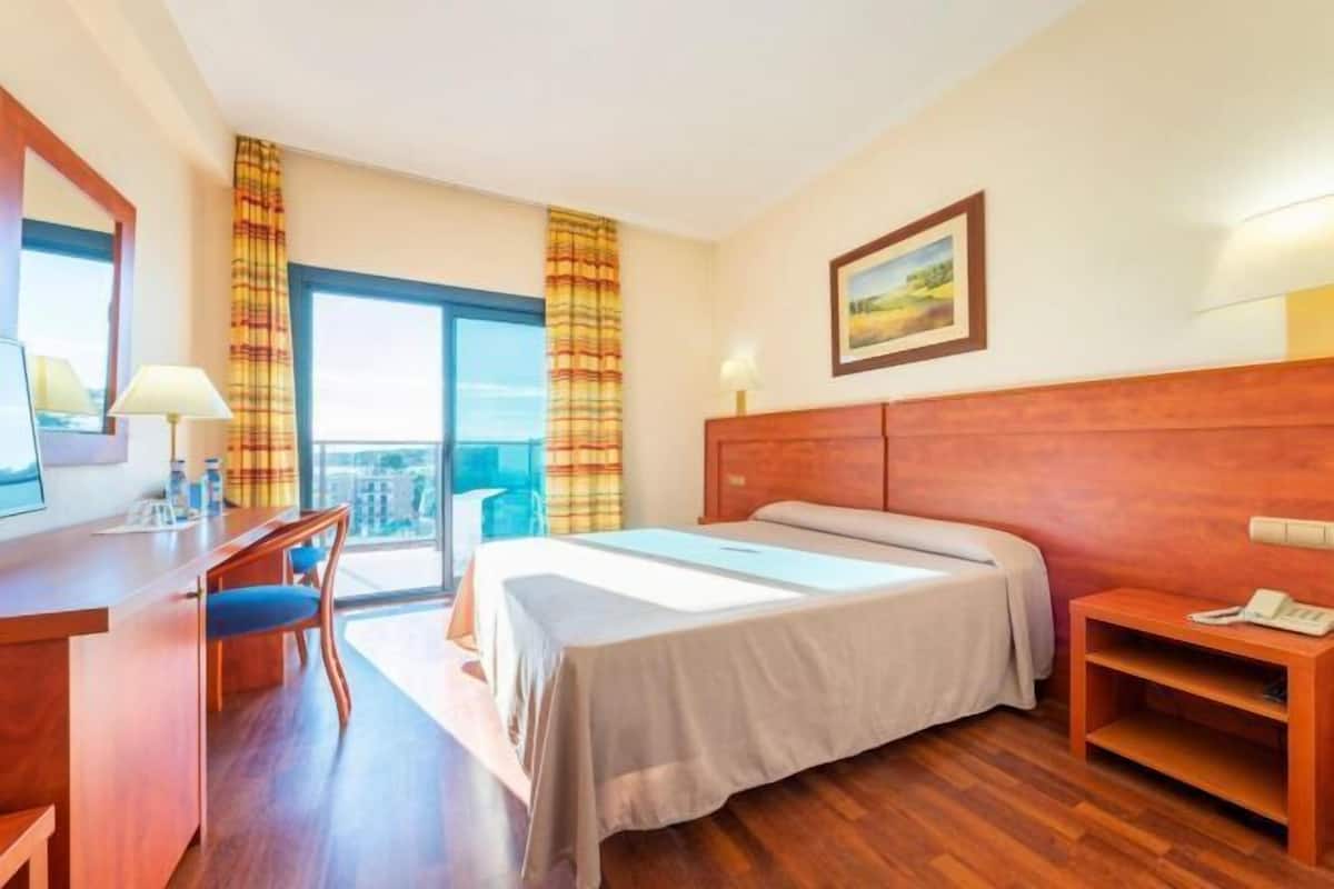 Minibar og skrivebord