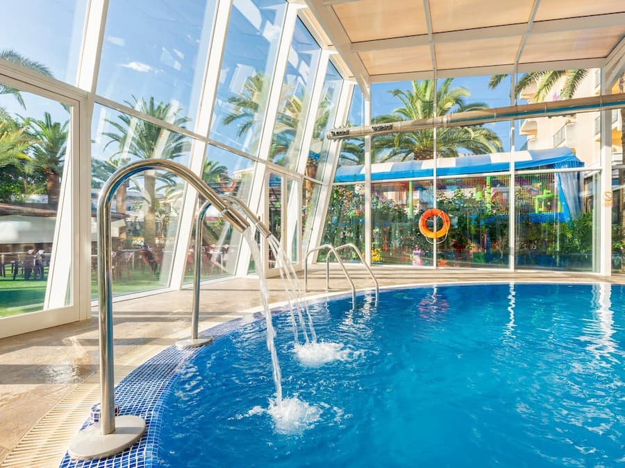 Hồ bơi trong nhà, hồ bơi ngoài trời