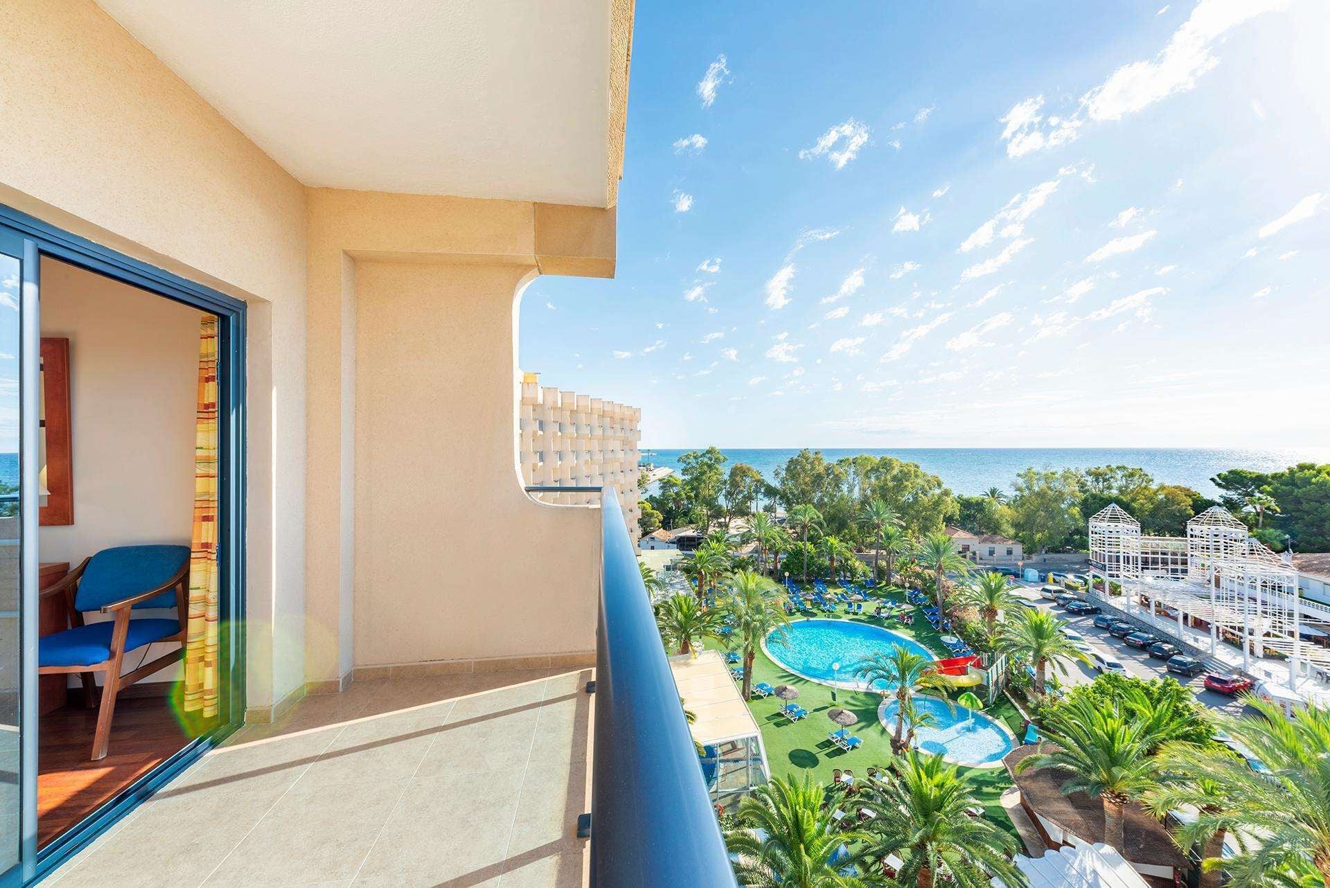 Ensemble douche/baignoire, sèche-cheveux, serviettes fournies