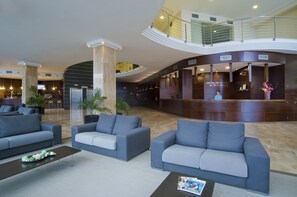 2 bars/lounges, poolside bar - Hotel Bahía Calpe by Pierre & Vacances (Calpe)