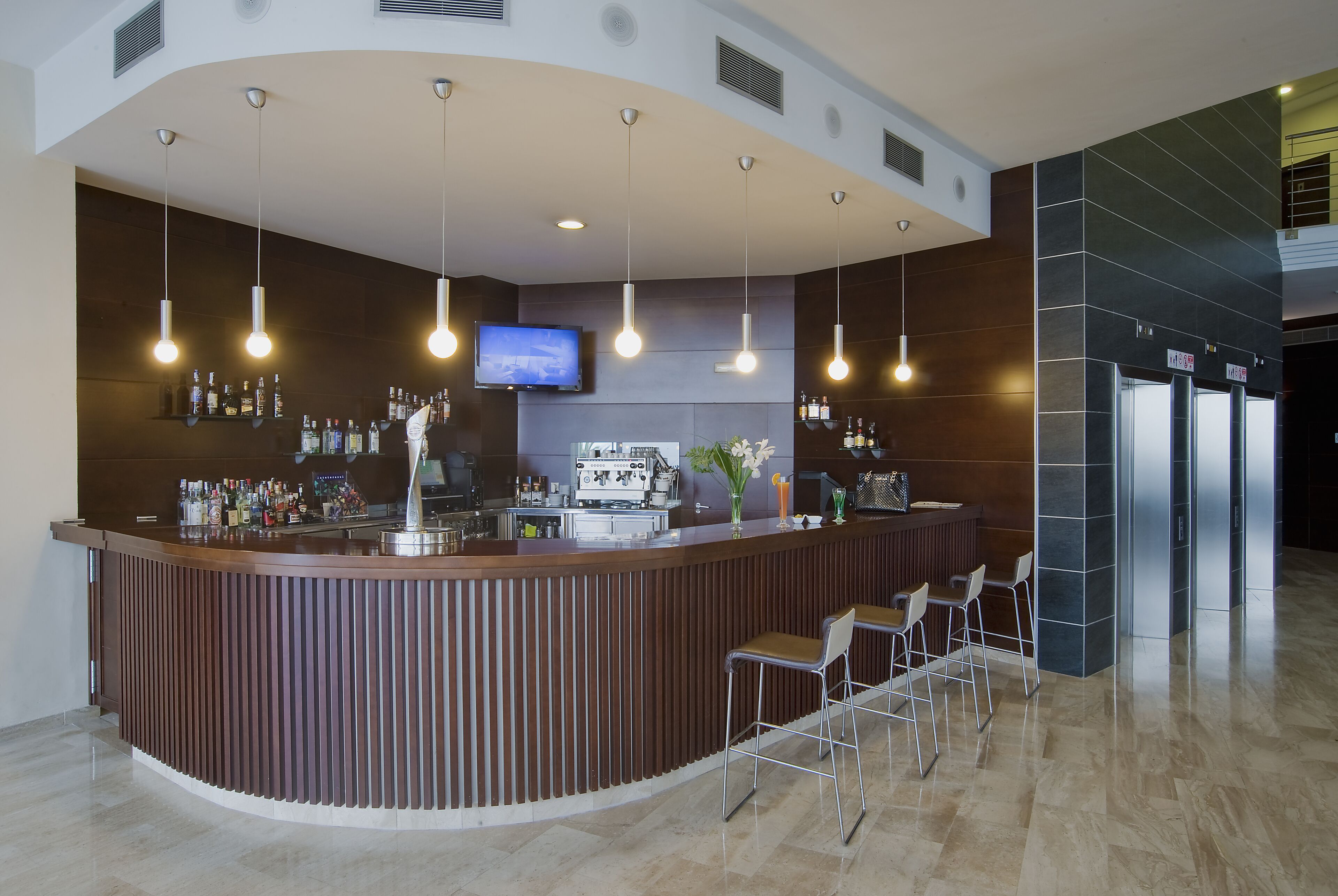 2 bars/lounges, poolside bar