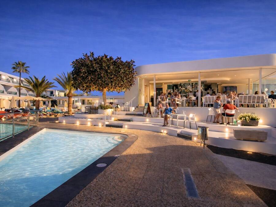 Bar à beira da piscina