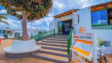Bar junto a la alberca