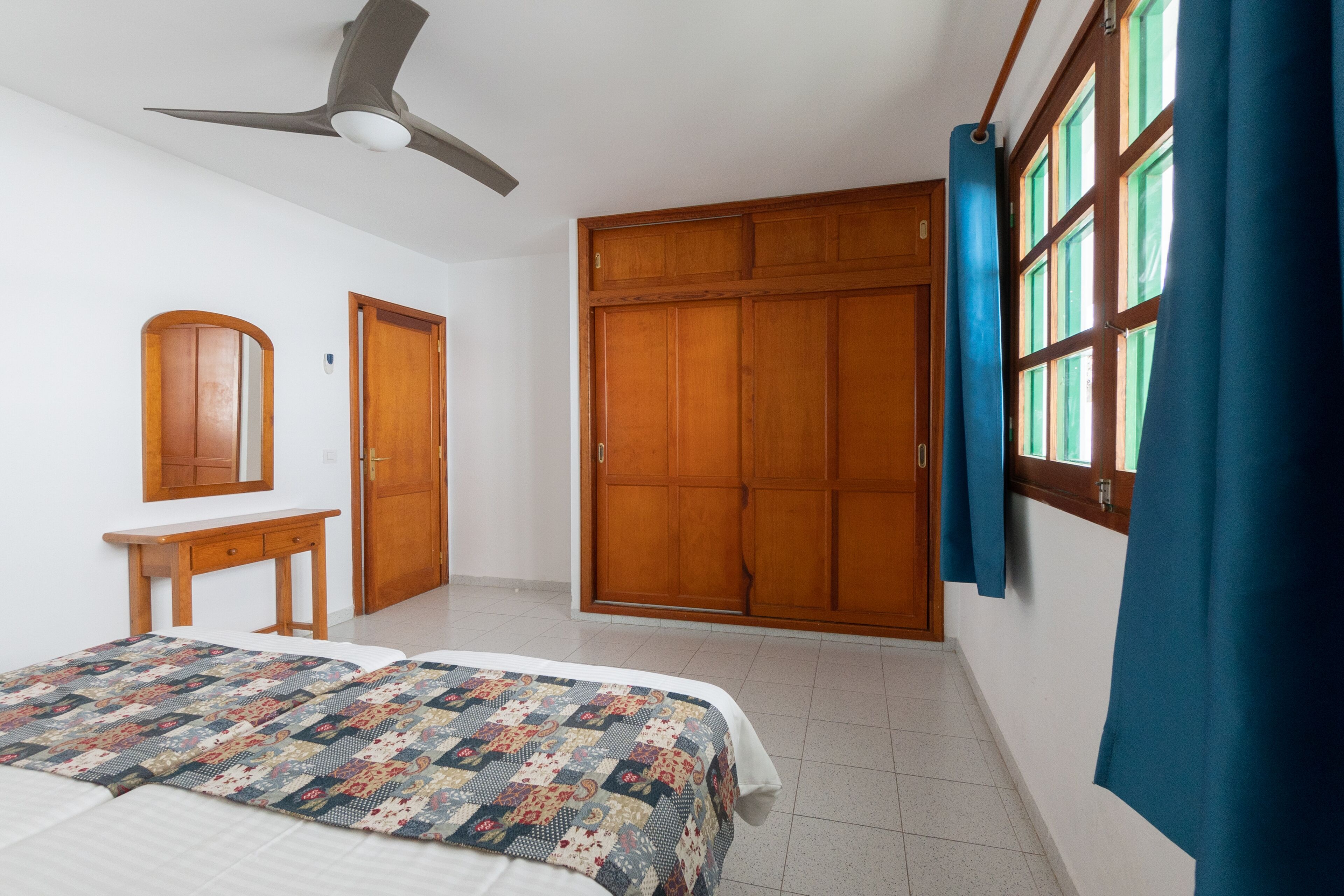 1 habitación y caja de seguridad en la habitación 