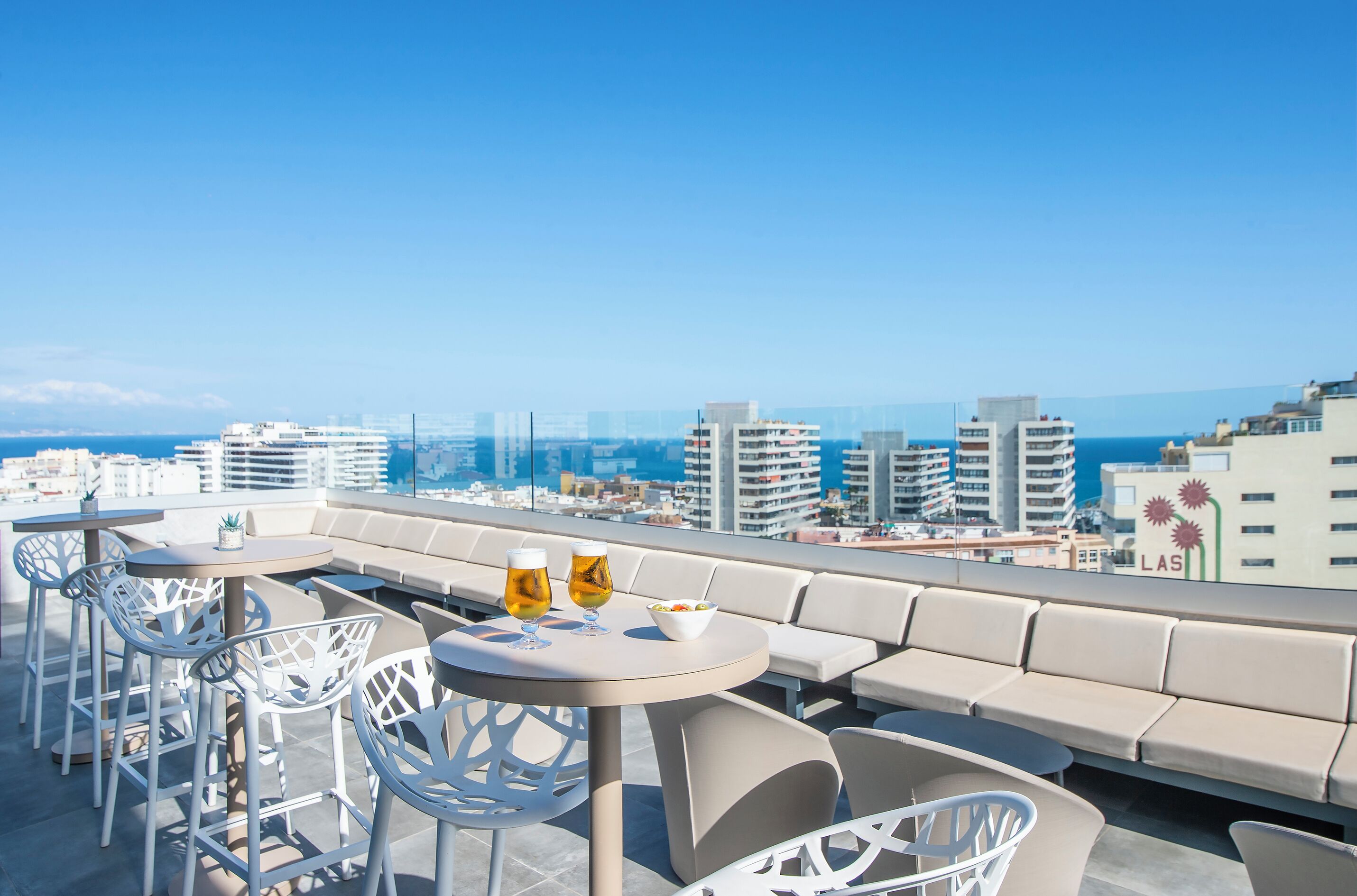 3 bars/lounges, rooftop bar