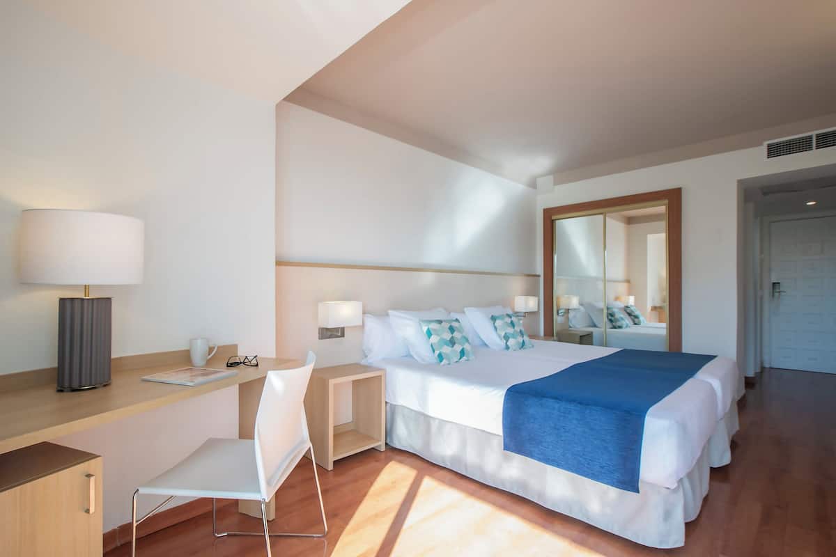 羽絨被、書桌、遮光布/窗簾、隔音