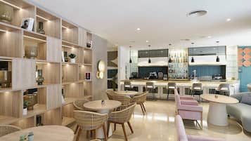 3 bars/lounges, bar met dakterras