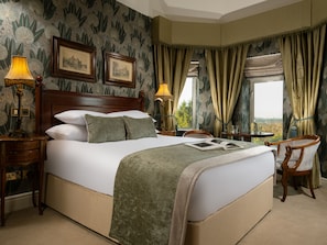 Classic Double Room | Hypo-allergenic bedding, in-room safe, desk, iron/ironing board