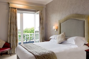 Classic, Merinäköala | Allergiatestatut vuodevaatteet, tallelokero huoneessa, työpöytä