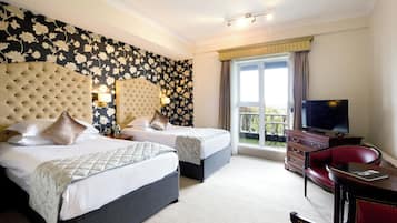 Balcony Twin Room with Bay View | Hypo-allergenic bedding, in-room safe, desk, iron/ironing board