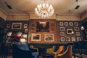 Bar (on property) - Fitzpatrick Castle Hotel (Dublin)