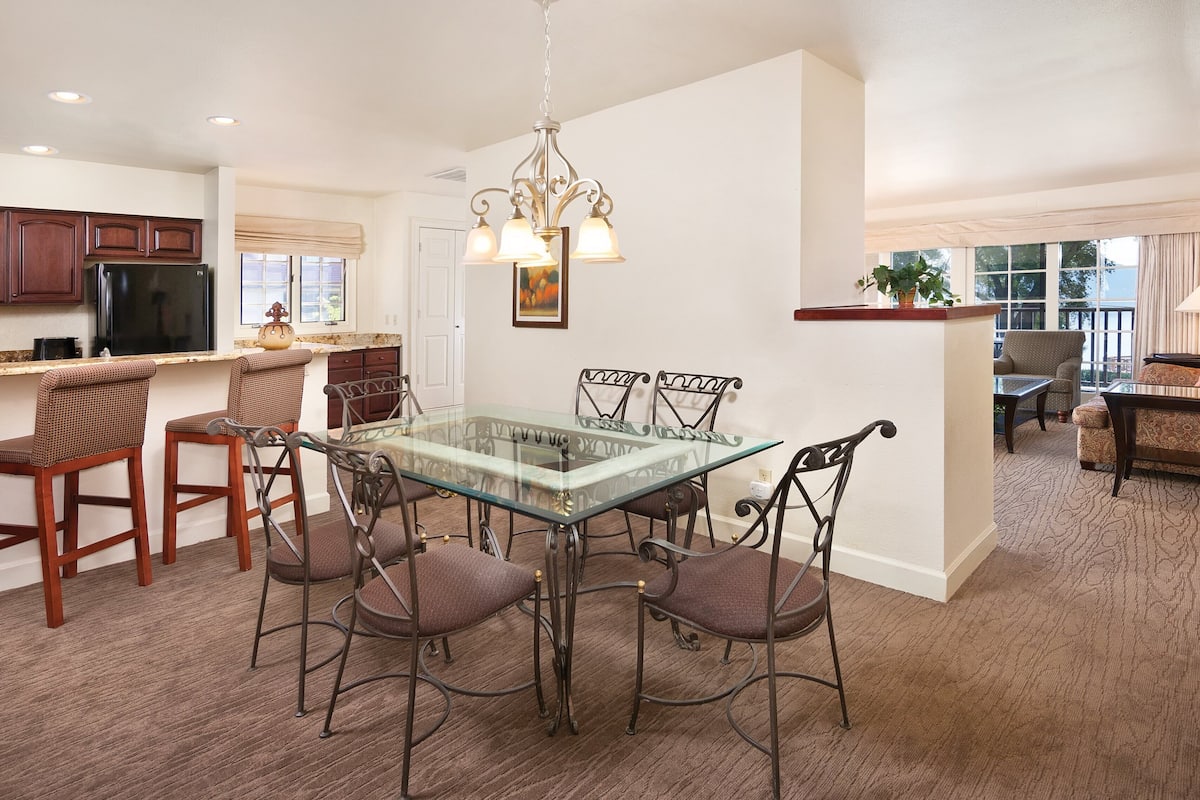 2 bedrooms, in-room safe, iron/ironing board, wifi