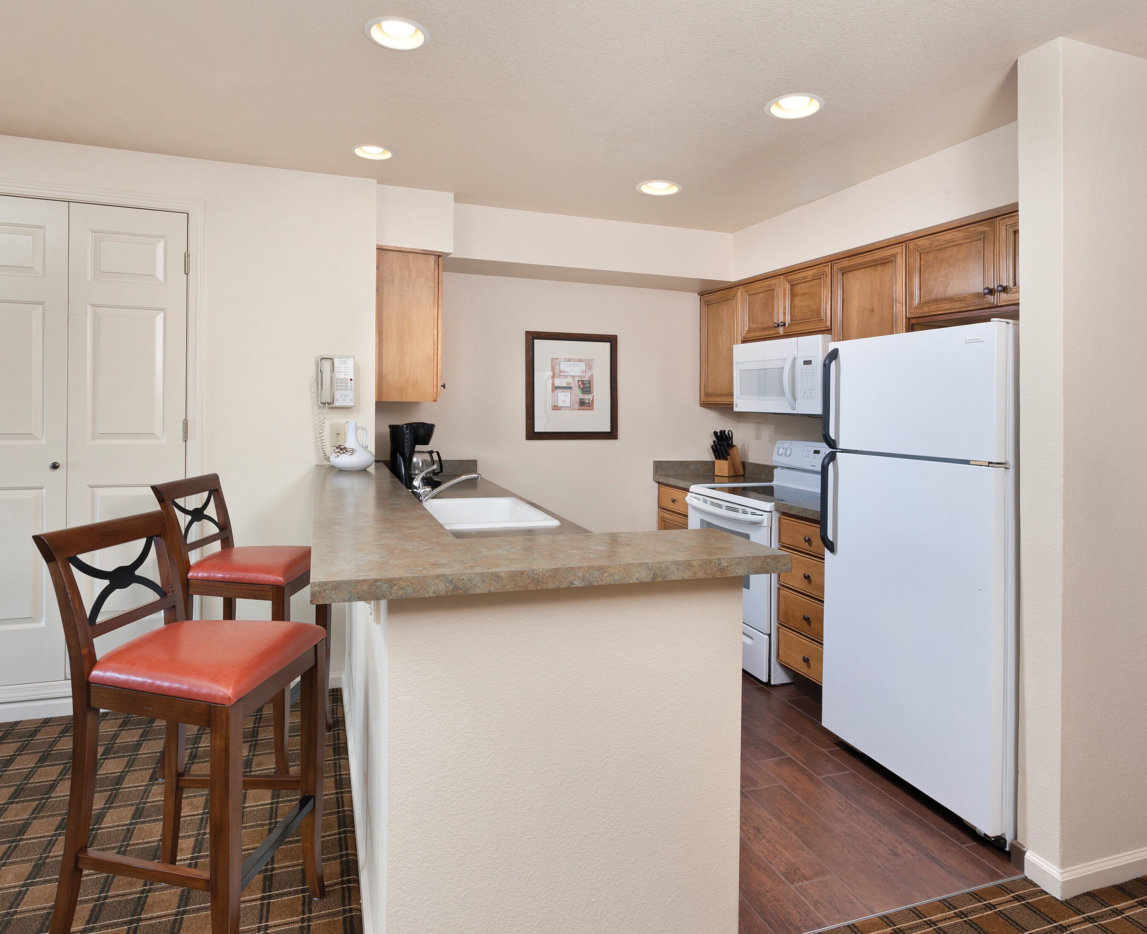 full-sized fridge, microwave, oven, stovetop