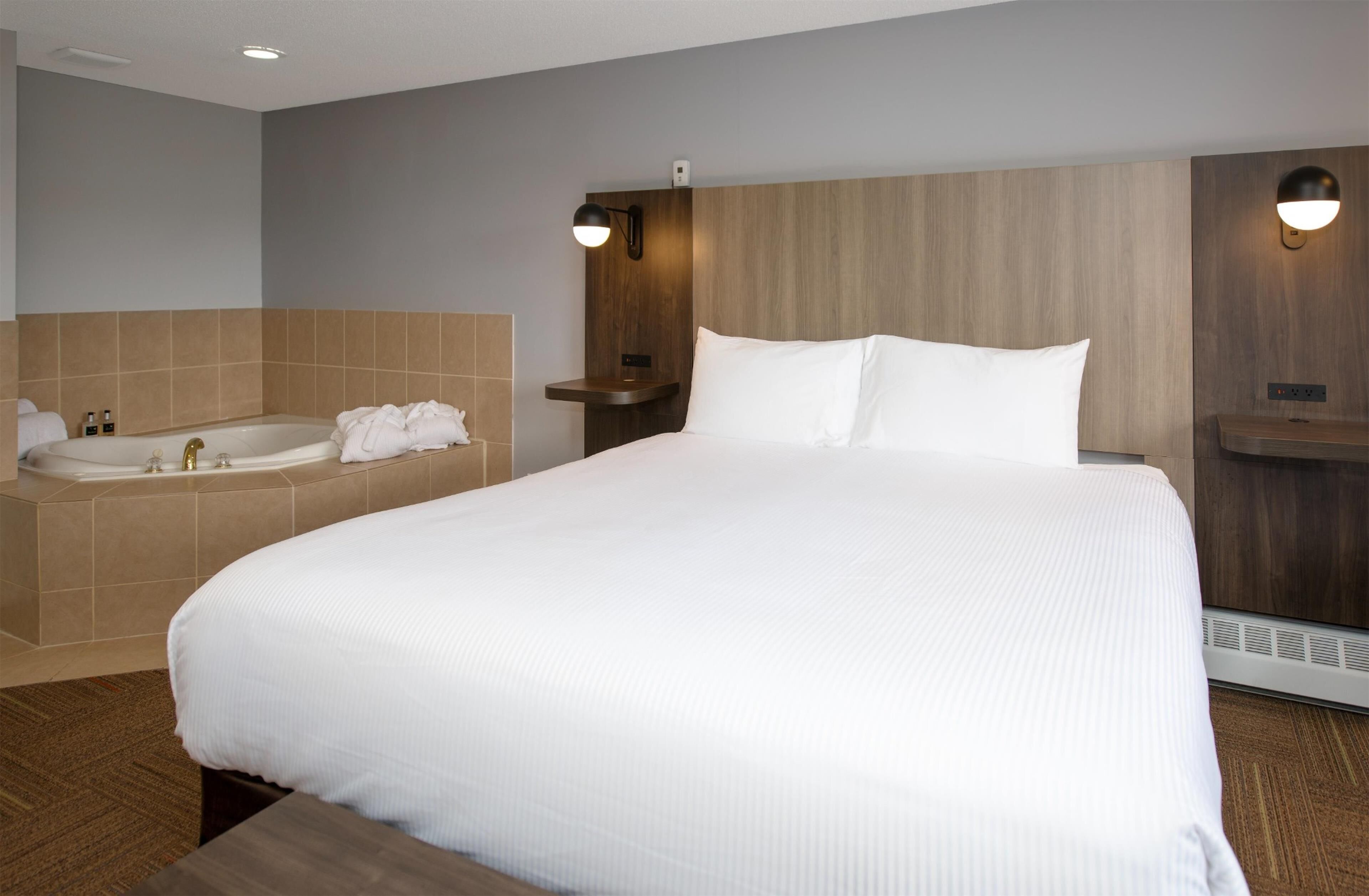 Premium Room | Desk, iron/ironing board, WiFi, bed sheets