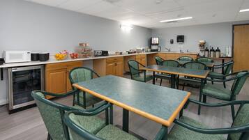 Free daily continental breakfast