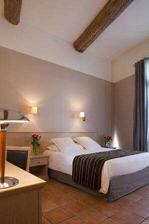Superior Double Room | Blackout curtains, soundproofing, free cots/infant beds, rollaway beds - Hôtel Artea Aix Centre (Aix-en-Provence)