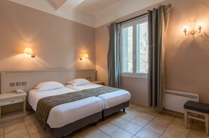 Superior-Zweibettzimmer | Verdunkelungsvorhänge, schallisolierte Zimmer, kostenlose Babybetten