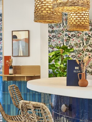 Lunch and dinner served, French cuisine - Chromatics Hotel & Restaurant The Hill Club by happyculture (Lyon)
