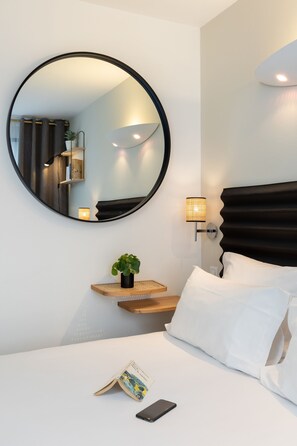 Kamer, 1 twee- of 2 eenpersoonsbedden | Luxe beddengoed, een bureau, een laptopwerkplek