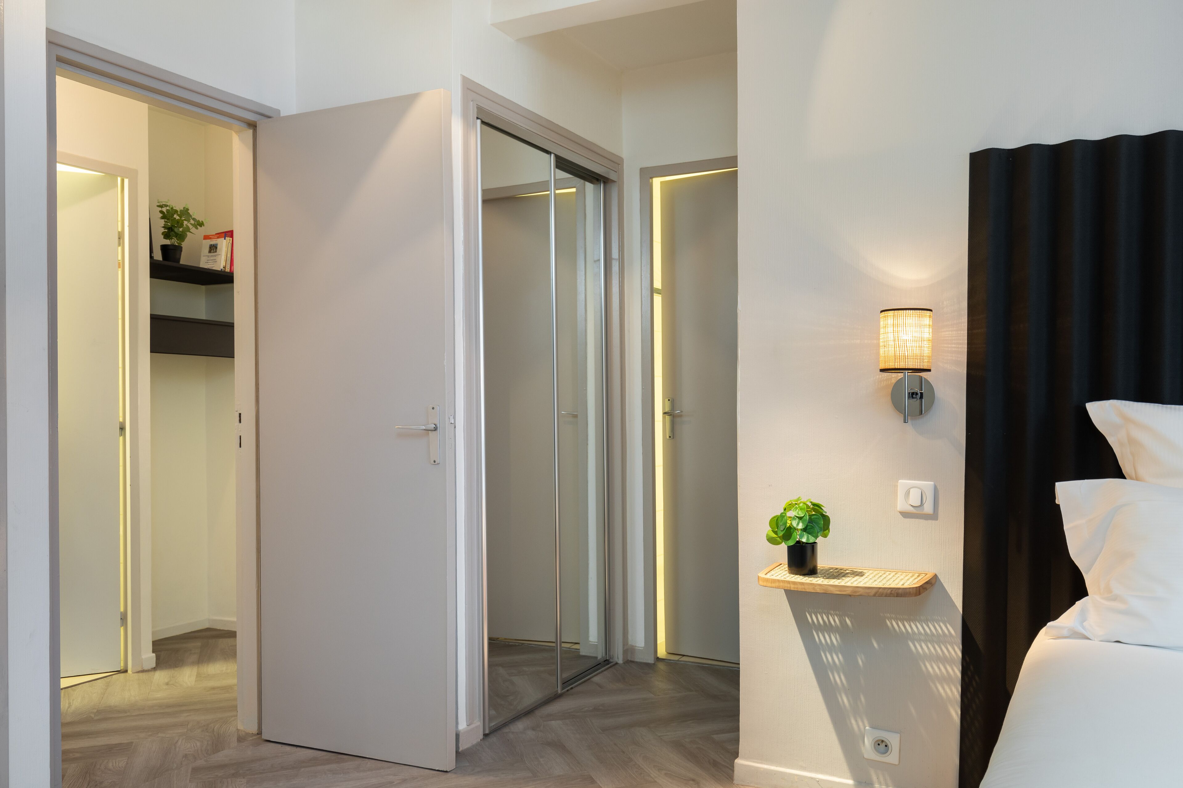 Photo - Hôtel Chromatics & Restaurant Hill Club by HappyCulture