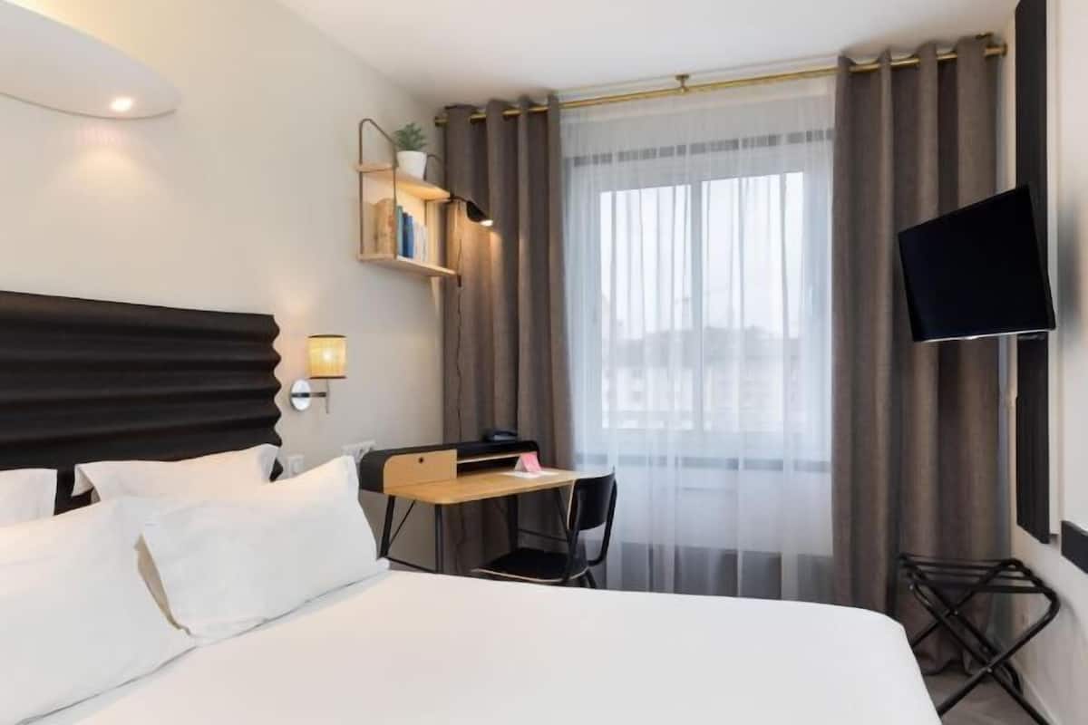 Ropa de cama de alta calidad y escritorio