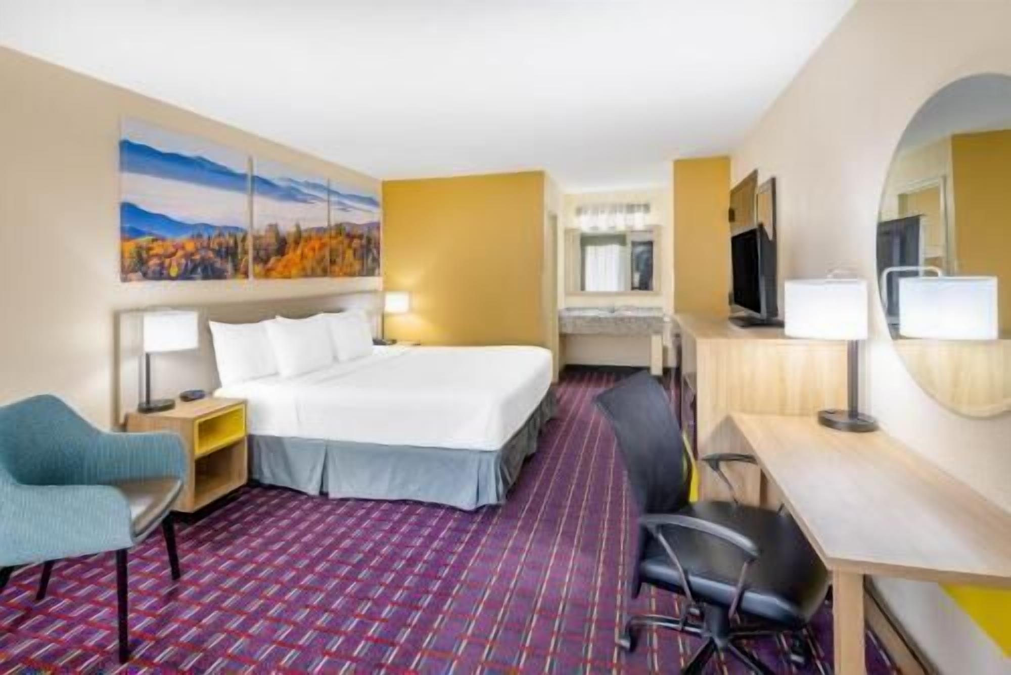 In-room safe, desk, iron/ironing board, free WiFi