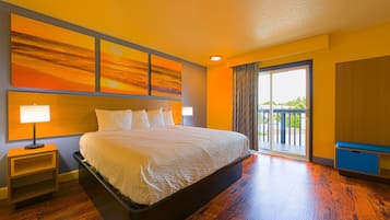 Chambre, 1 très grand lit, balcon | Bureau, fer et planche à repasser, lits pliants/supplémentaires gratuits