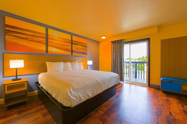 Værelse - 1 kingsize-seng - balkon | Skrivebord, strygejern/strygebræt, gratis ekstra senge, gratis Wi-Fi