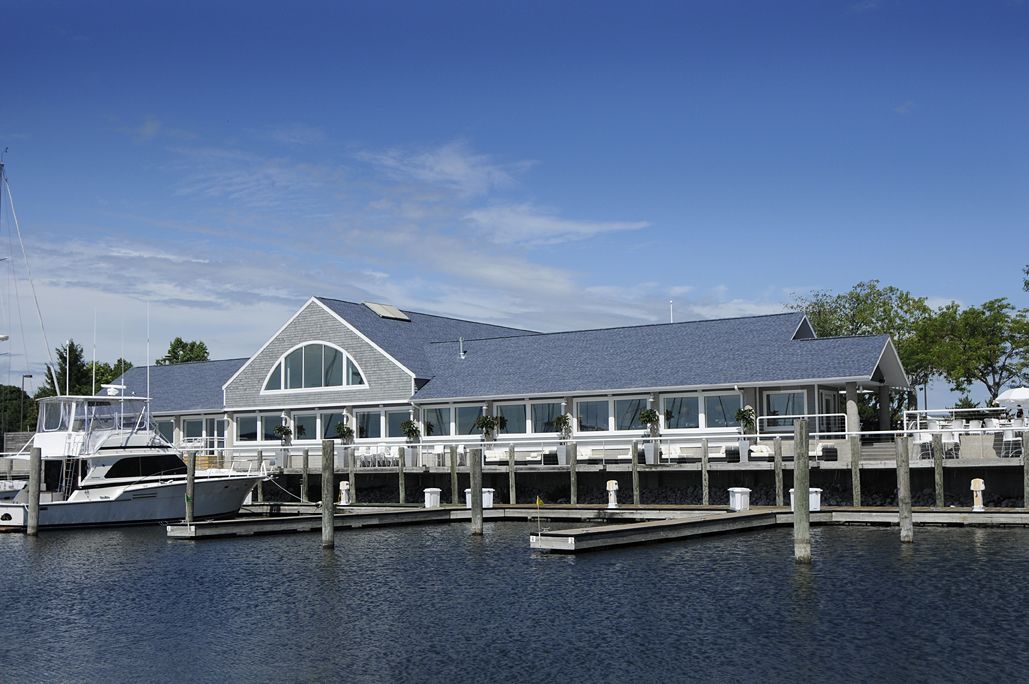 2 restaurants, breakfast served