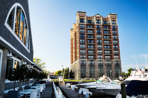 Shoreline Inn & Conference Center, an Ascend Collection Hotel