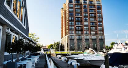 Shoreline Inn & Conference Center, an Ascend Collection Hotel