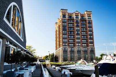 Shoreline Inn & Conference Center, an Ascend Collection Hotel