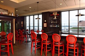 2 restaurantes; se sirven desayunos 