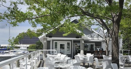 Shoreline Inn & Conference Center, an Ascend Collection Hotel