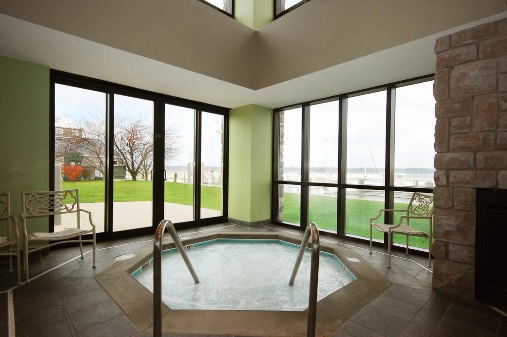 indoor spa tub