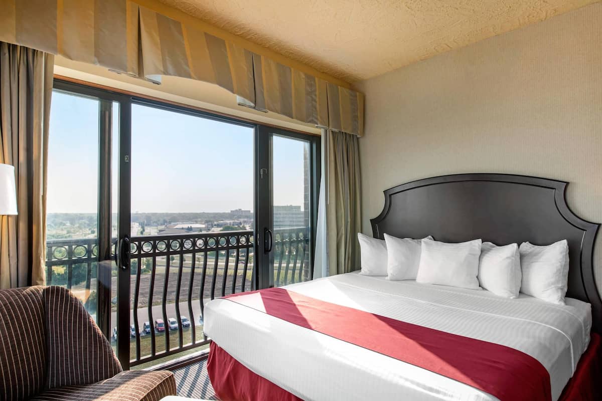 Suite, 1 King Bed, Non Smoking (Upgrade)