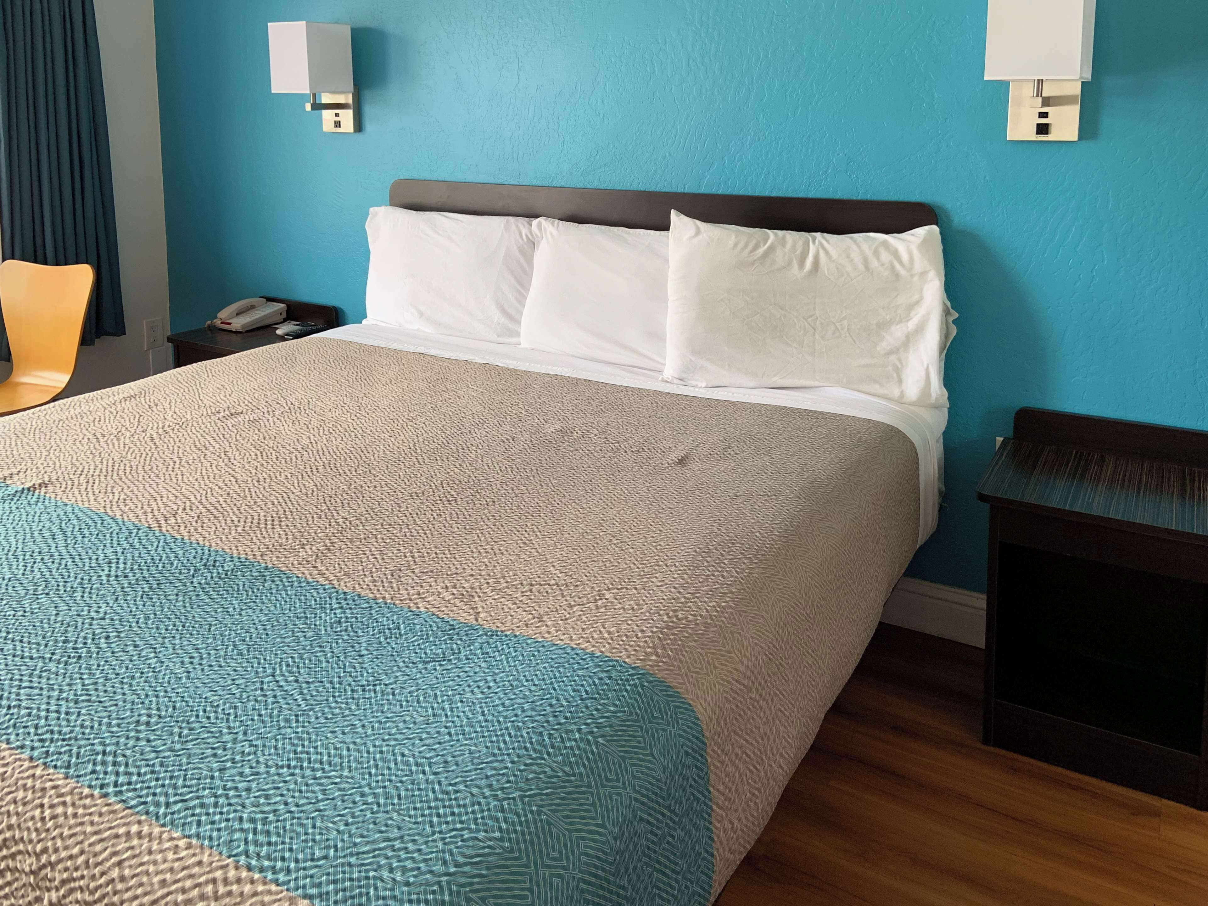 Cortinas blackout, Wi-Fi de cortesia, roupa de cama